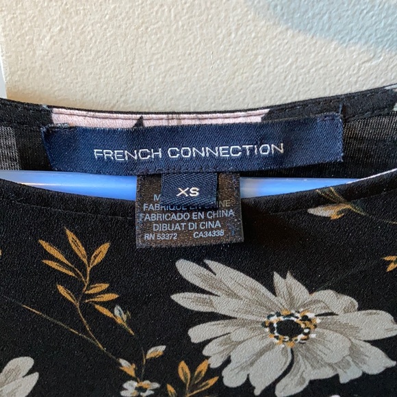 French connection 3/4 length sleeve floral top - Picture 2 of 3